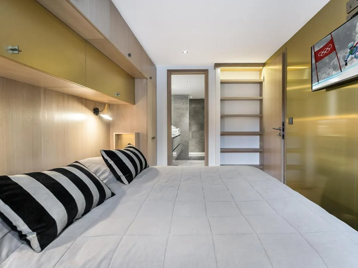 Appartement Renove 3 Chambres, Courchevel 1850, Avec Balcon Et Parking - Fr-1-564-59 France