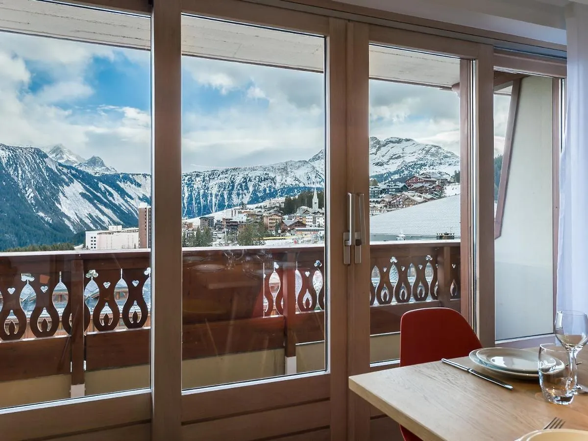 Appartement Renove 3 Chambres, Courchevel 1850, Avec Balcon Et Parking - Fr-1-564-59