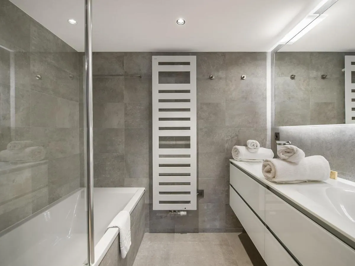 Appartement Renove 3 Chambres, Courchevel 1850, Avec Balcon Et Parking - Fr-1-564-59 0*,